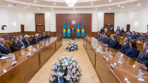 В преддверии Дня шахтера Токаев наградил специалистов и ветеранов отрасли