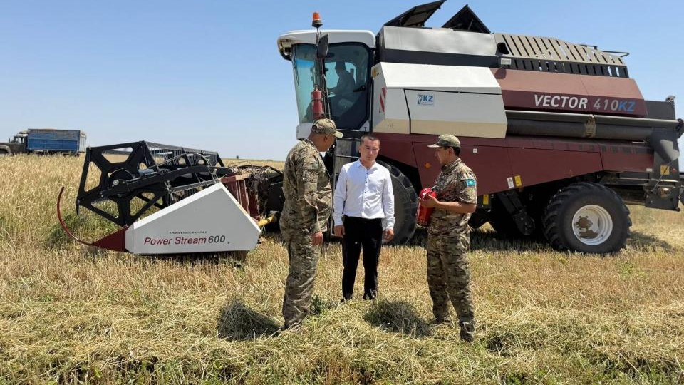 В МЧС Казахстана напомнили о правилах пожарной безопасности во время уборки урожая 