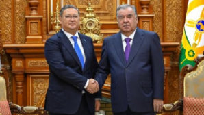 Президент Таджикистана принял главу МИД Казахстана