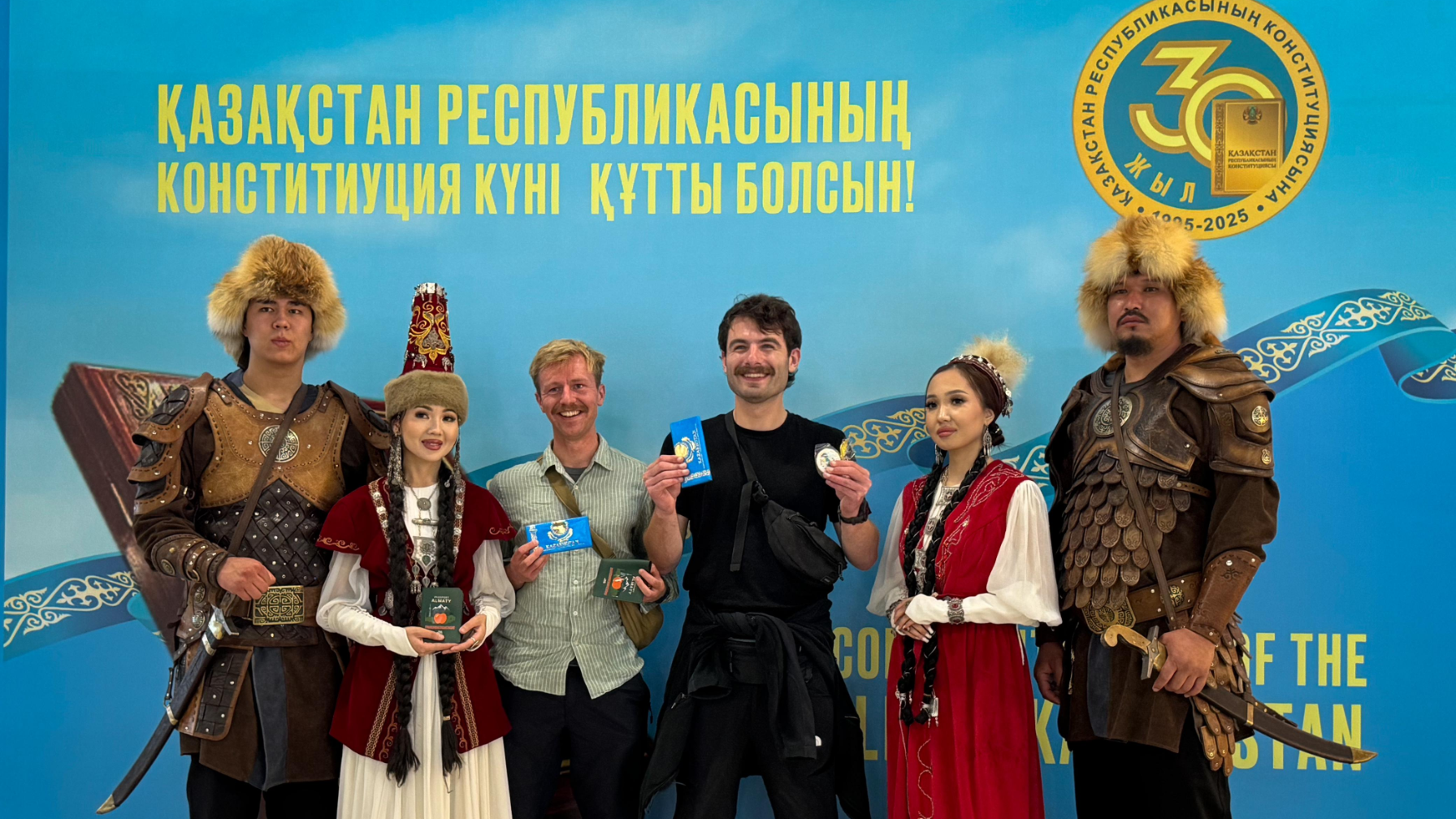 Алматы встречает туристов памятными сувенирами ко Дню Конституции