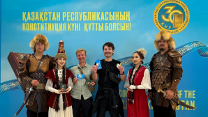 Алматы встречает туристов памятными сувенирами ко Дню Конституции