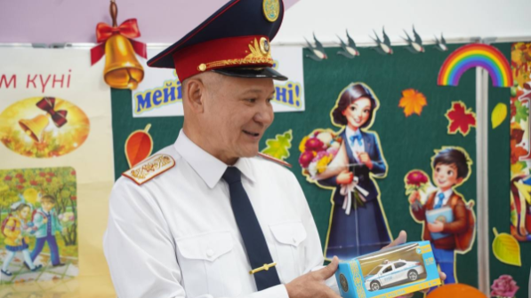 Полиция напомнила школьникам о правилах безопасности в День знаний в Алматы