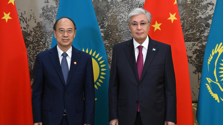 Президент Казахстана принял председателя совета директоров China National Petroleum Corporation 