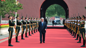 Токаев посетил военный парад, посвященный 80-летию Победы во Второй мировой войне