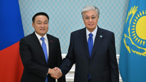 Токаев провел встречу с Председателем Великого Государственного Хурала Монголии