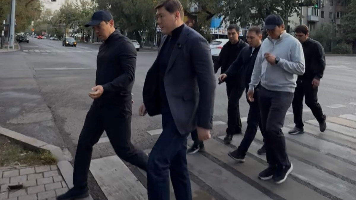 Алмасхан Сматлаев проверил ход работ и благоустройства в районах Алматы
