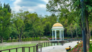 Руководитель аппарата акима Алматы Ерлан Исабеков проинспектировал ряд объектов Медеуского района