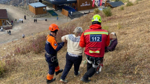 На Шымбулаке остановилась канатная дорога: спасатели пришли на помощь