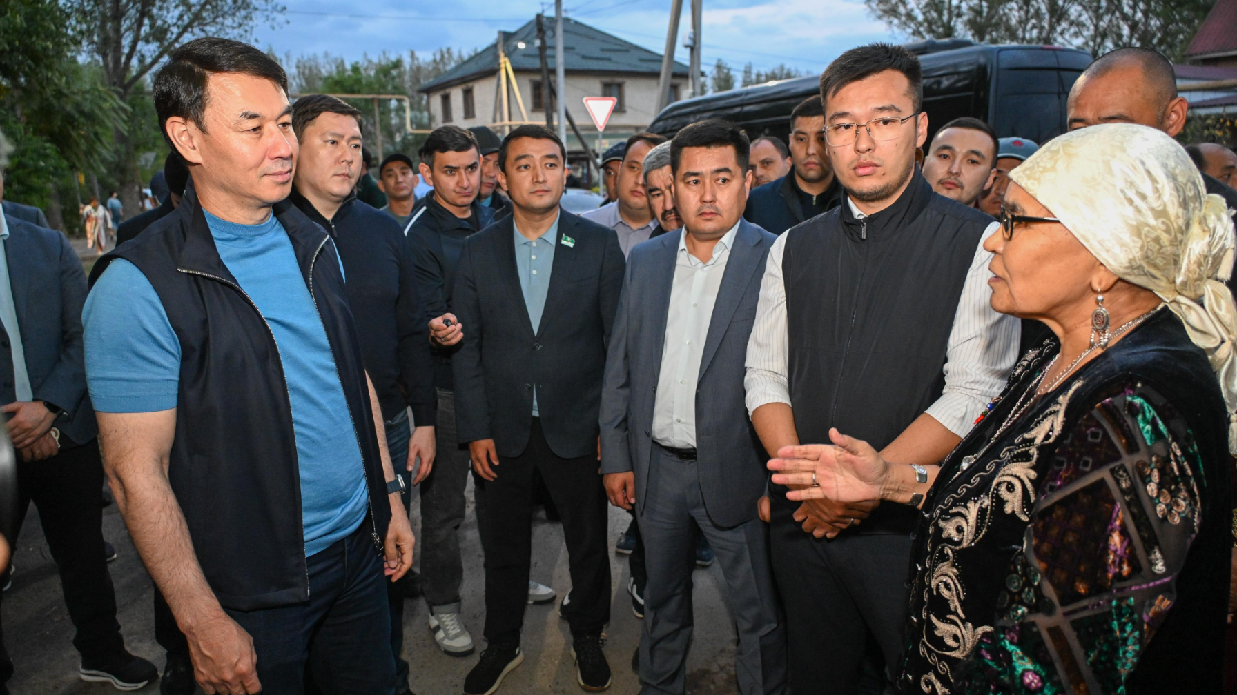 Аким Алматы поручил завершить строительство инженерных сетей в Алатауском районе в срок