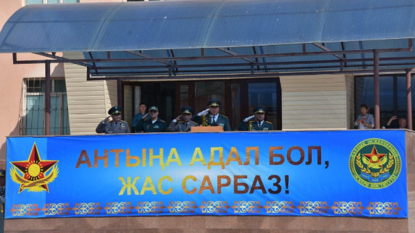 В Алматы около 350 курсантов Военного института имени Сагадата Нурмагамбетова приняли присягу