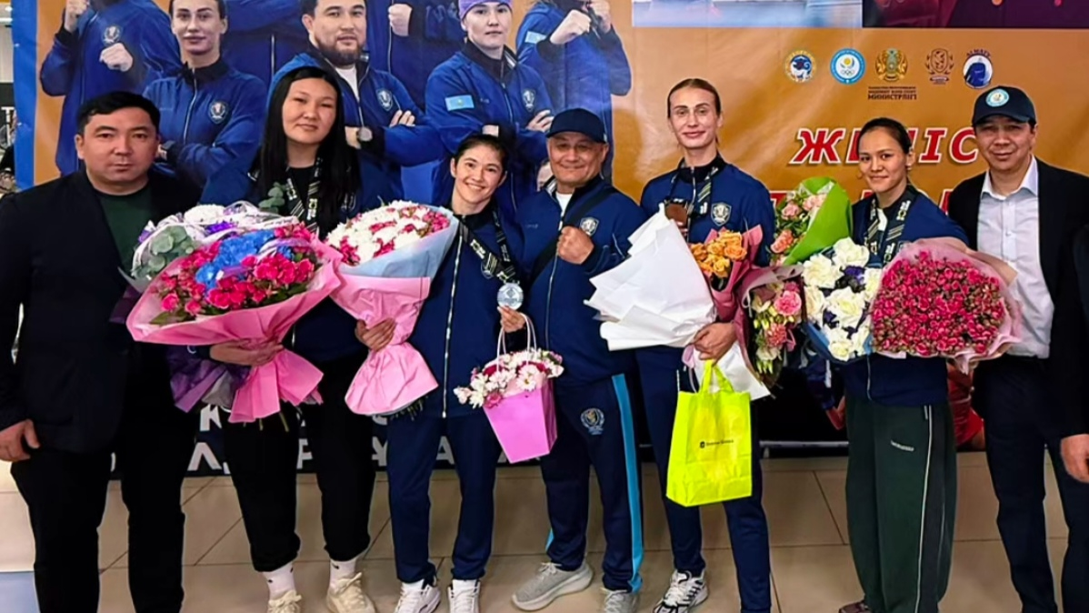 Алматинских чемпионок по боксу встретили с медалями
