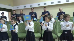 Алматинских первоклассников посвятили в юные пешеходы