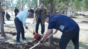 «Таза Қазақстан»: в Астане прошел субботник с участием министра экологии