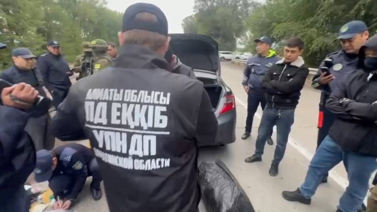 Полицейские пресекли крупный канал перевозки наркотиков в Алматинской области