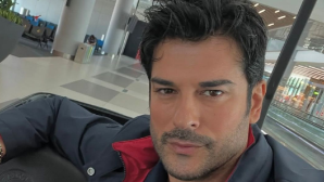 Красная дорожка под фанатским натиском: как встречали Бурака Озчивита в Актау