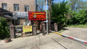 В Алматы снесли очередную незаконную пристройку 