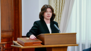 Министр просвещения Жулдыз Сулейменова принесла присягу в Правительстве РК