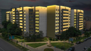 В Медеуском районе Алматы обновляют фасады и устанавливают архитектурную подсветку домов