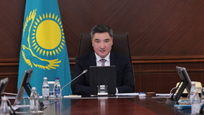Олжас Бектенов поручил внедрить ИИ для снижения доли теневой экономики в ВВП