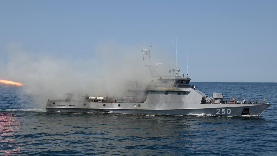 Казахстанские моряки провели десятидневный сбор-поход в Каспийском море