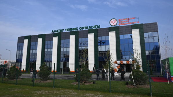 В Алматы открылся современный теннисный центр «Алатау» при участии акима города