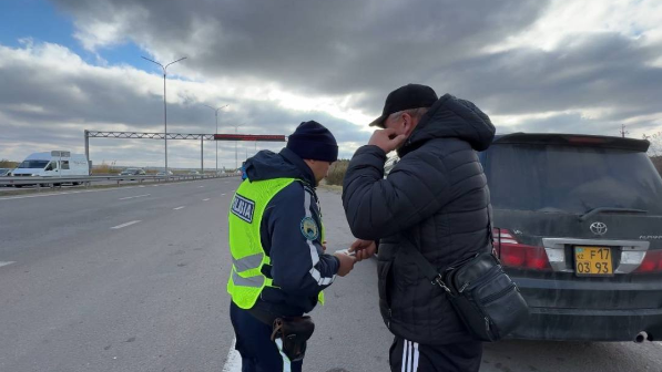 Стражи порядка в СКО спасли пожилого водителя