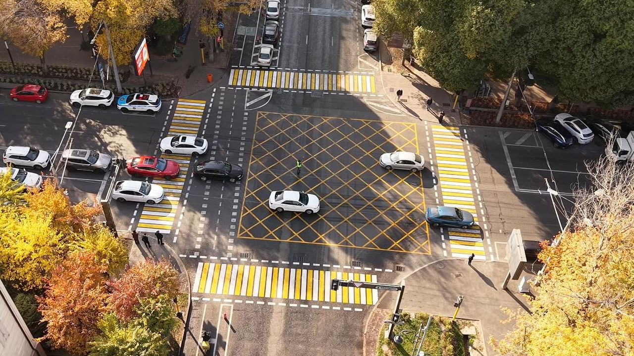 В Алматы внедряют «вафельную» разметку и камеры фиксации нарушений