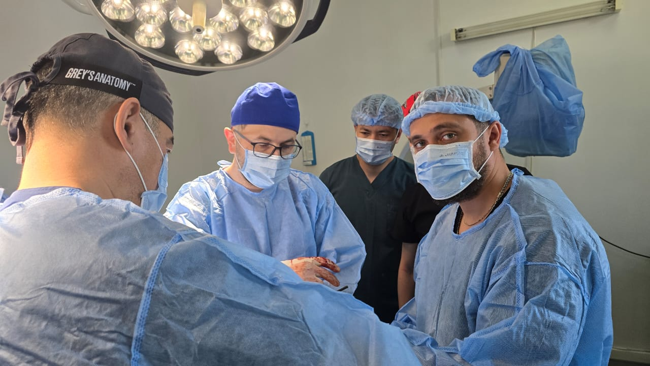 В Алматы впервые проведены уникальные реконструктивные операции детям с редкими ортопедическими патологиями 