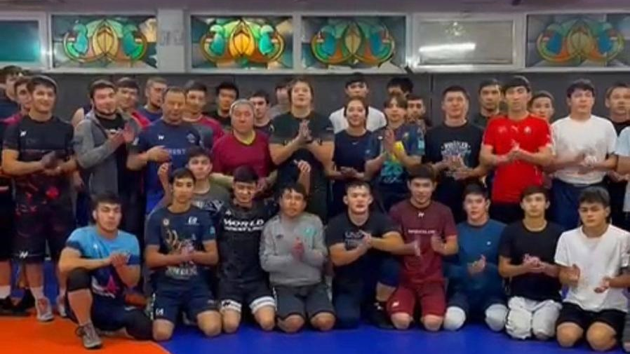 «Менің Қазақстаным»: спортсмены Астаны поздравили страну с Днем Республики
