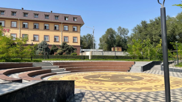 День Республики: в Алматы после работ по благоустройству открыли сквер у озера Карасу