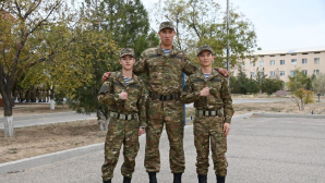 Самый высокий солдат служит в морской пехоте Казахстана