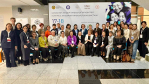 В Астане наградили ветеранов службы родовспоможения