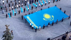 В Алматы прошел масштабный флешмоб с участием более 2000 деятелей культуры и молодежи, посвященный Дню Республики