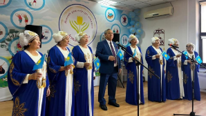 День Республики: в столичном районе Сарыарка артисты провели праздничный концерт