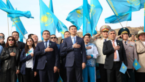 В Алматы в честь Дня Республики состоялась церемония поднятия Государственного флага