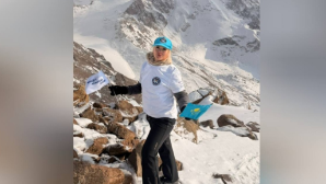 Сотрудница полиции покорила вершину Жастар высотой 4020 метров