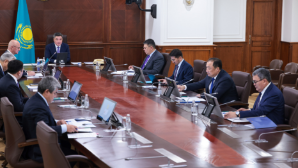 Олжас Бектенов провел заседание Правительства по развитию и цифровизации электроэнергетики