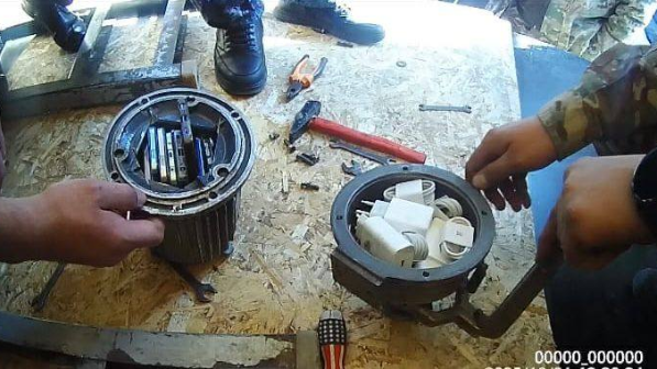 Восемь телефонов в швейной машинке пытались пронести в колонию ВКО