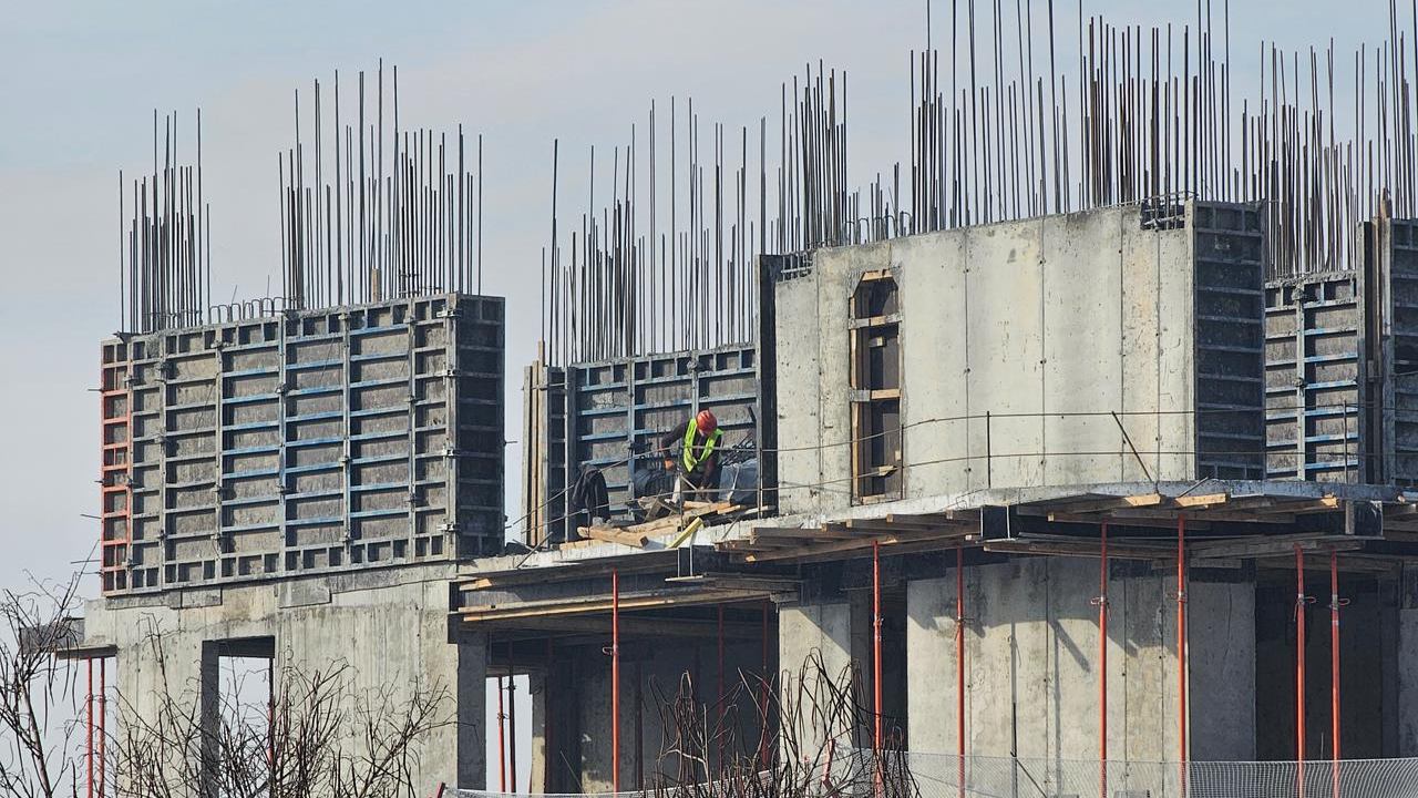 Административные штрафы и лишение строительных лицензий: алматинских подрядчиков наказали за нарушения