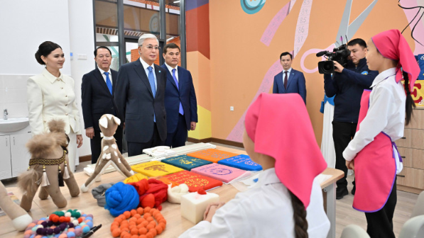 Глава государства ознакомился с деятельностью творческо-инновационной академии «Сыр жұлдыздары»