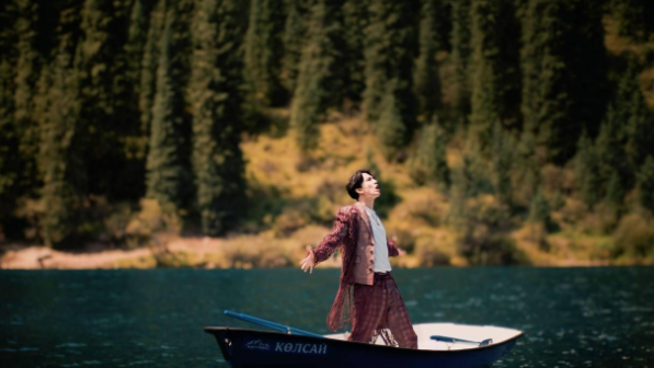 В Китае анонсирован проект Димаша, снятый в туристских локациях Казахстана