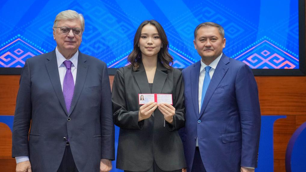 Первые студенты казахстанского филиала МГИМО получили студенческие билеты