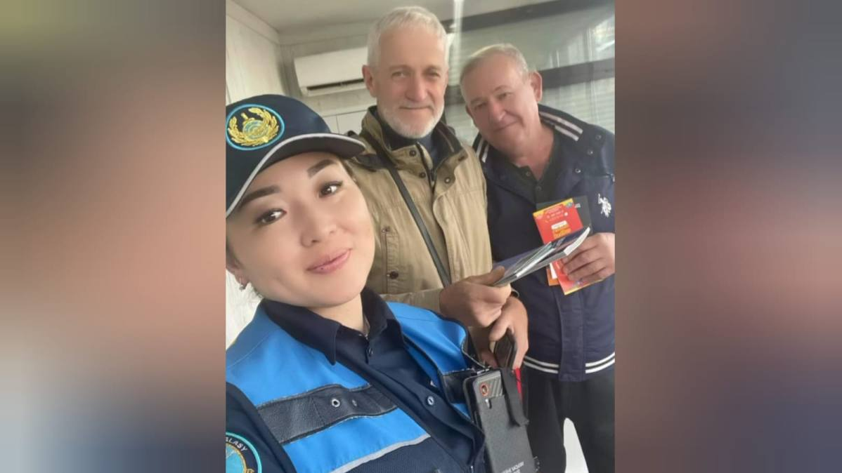 Сотрудник туристической полиции оказал помощь иностранным гостям в Астане