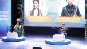 В Казахстане прошел республиканский айтыс среди школьников «Қола домбыра»