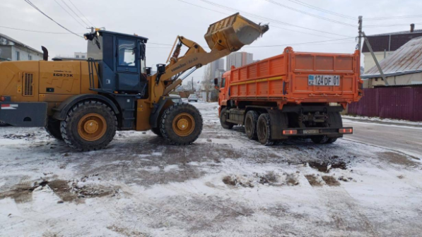 В Астане выпал первый снег: коммунальные службы работают в усиленном режиме