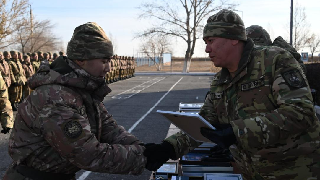 Двенадцать военнослужащих срочной службы получили гранты на обучение в вузе