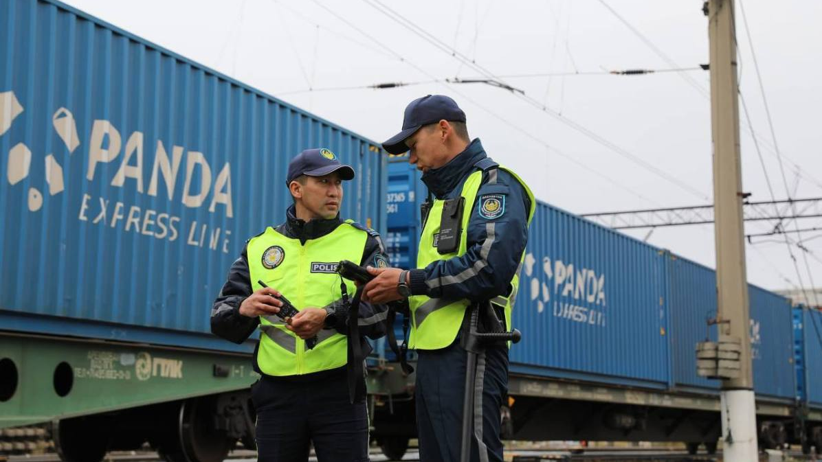 В Акмолинской области троих детей сняли с грузового поезда — полиция усилила контроль за безопасностью