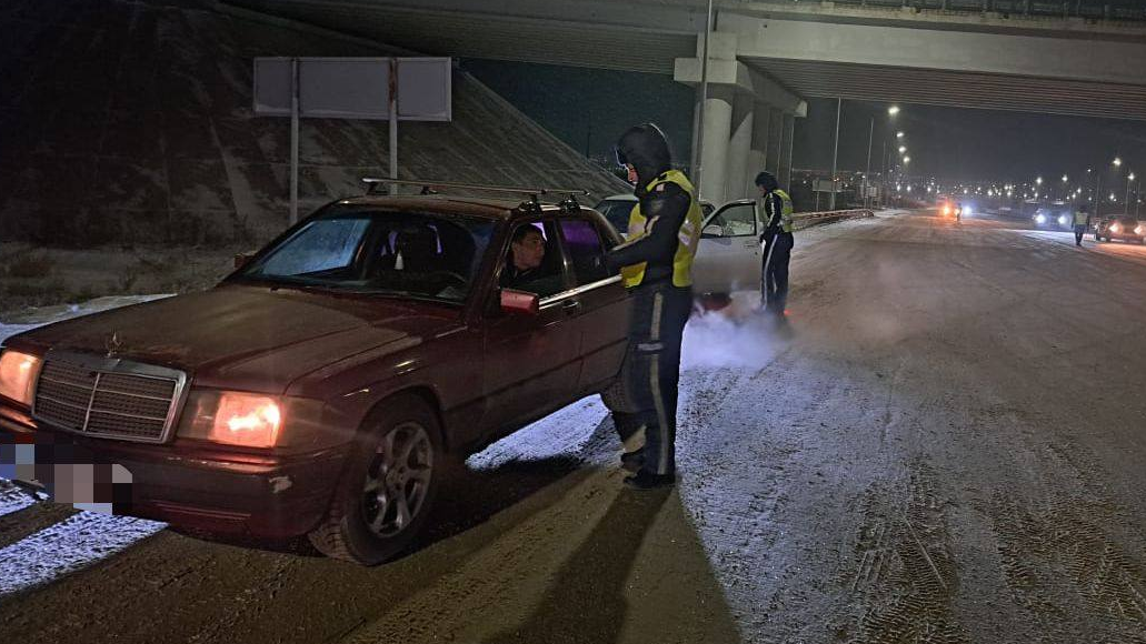 Около 30 автомобилей с летними шинами не выпустили на трассу в Карагандинской области