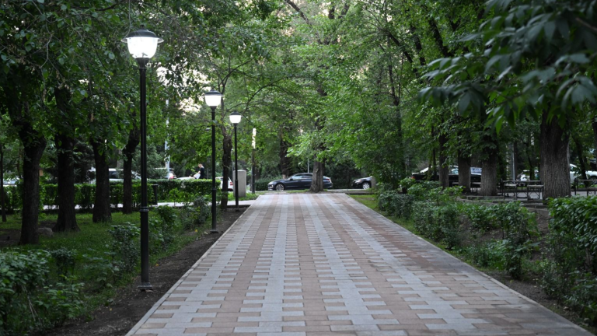 Алмалинский район обновляет инфраструктуру: десятки километров новых сетей, дорог и современное освещение