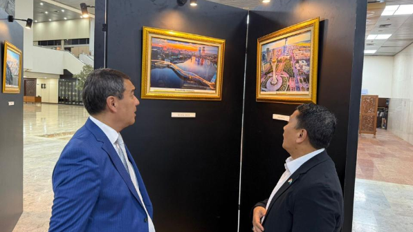 В Парламенте Индонезии впервые представлена фотовыставка о Казахстане